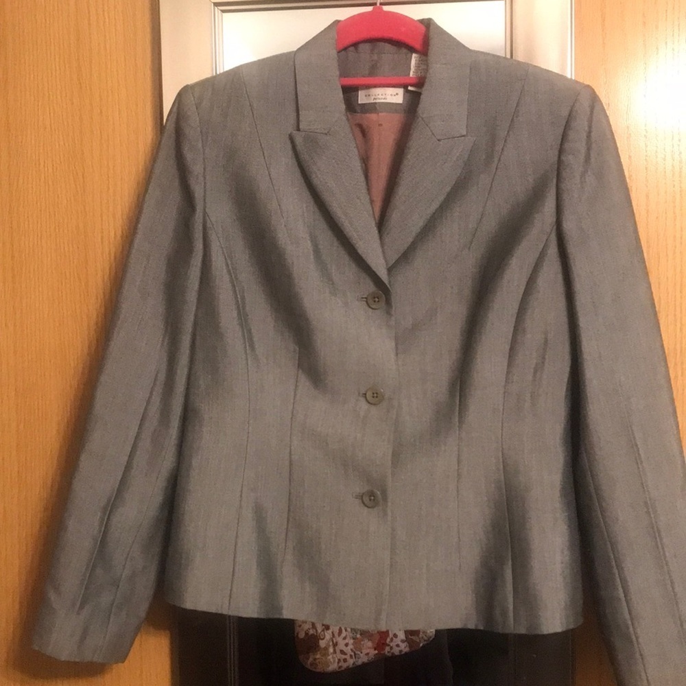 Preview Collection Petites wool blend grey blazer size 8.